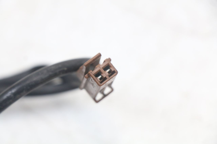 photo de CONTACTEUR FEU STOP ARRIERE YAMAHA FJR ABS 1300 (2006 - 2012) - Gros plan technique