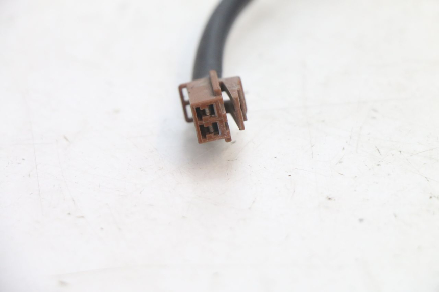 photo de CONTACTEUR FEU STOP ARRIERE YAMAHA FJR 1300 (2001 - 2005) - Autre angle de vue
