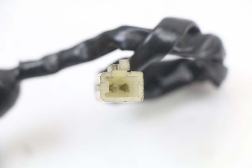 photo de CONTACTEUR FEU STOP ARRIERE SUZUKI GZ MARAUDER 125 (1998 - 2004) - Gros plan technique