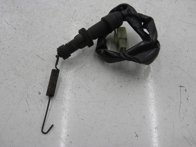 photo de CONTACTEUR FEU STOP ARRIERE HONDA NTV DEAUVILLE 650 (2001 - 2006) - Vue principale