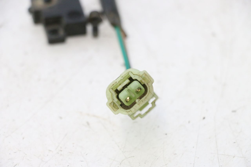 photo de CONTACTEUR FEU STOP ARRIERE KYMCO MXU R 250 (2004 - 2010) - Autre angle de vue