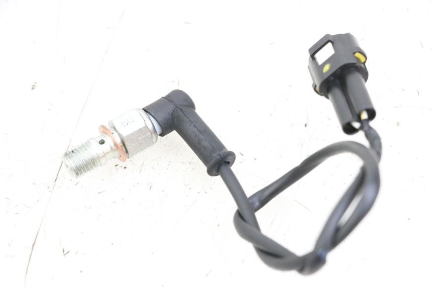 photo de CONTACTEUR FEU STOP ARRIERE ROYAL ENFIELD CONTINENTAL GT 650 (2019 - 2024) - Zoom état d’usage