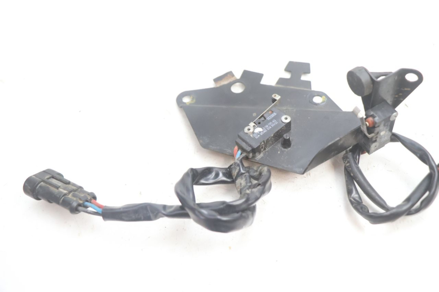 photo de CONTACTEUR FEU STOP ARRIERE CAN-AM SPYDER RS 1000 (2008 - 2012) - Vue d’ensemble