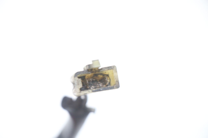 photo de CONTACTEUR FEU STOP ARRIERE HONDA ST PAN EUROPEAN 1300 (2002 - 2013) - Gros plan technique