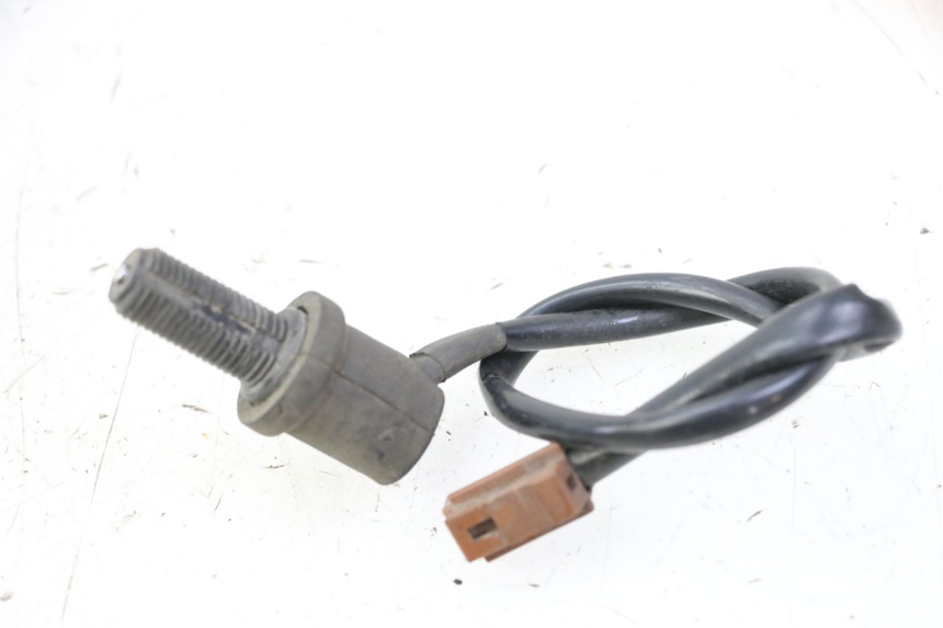 photo de CONTACTEUR FEU STOP ARRIERE YAMAHA TDM ABS 900 (2002 - 2014) - Zoom état d’usage