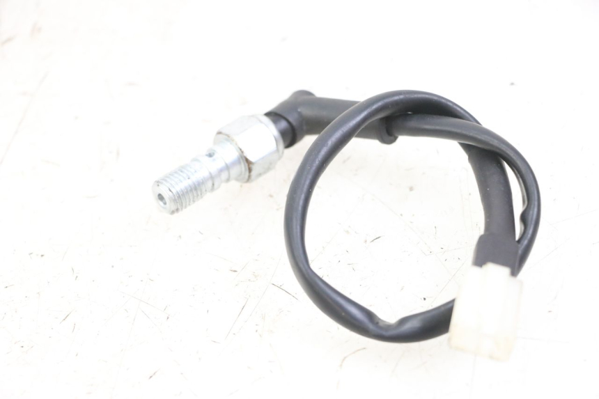 photo de CONTACTEUR FEU STOP ARRIERE VENT DERAPAGE 50 (2018 - 2023) - Zoom état d’usage