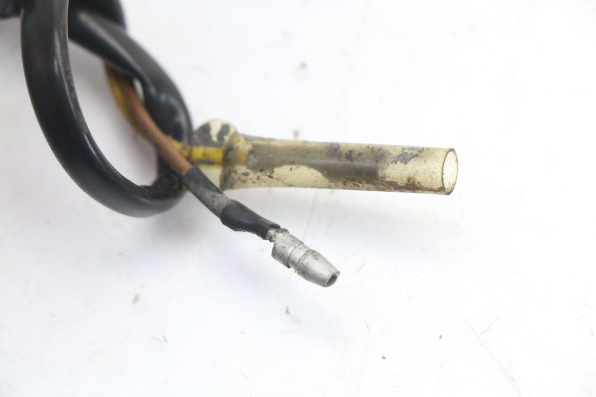 photo de CONTACTEUR FEU STOP ARRIERE YAMAHA XJ F 900 (1983 - 1994) - Vue d’ensemble