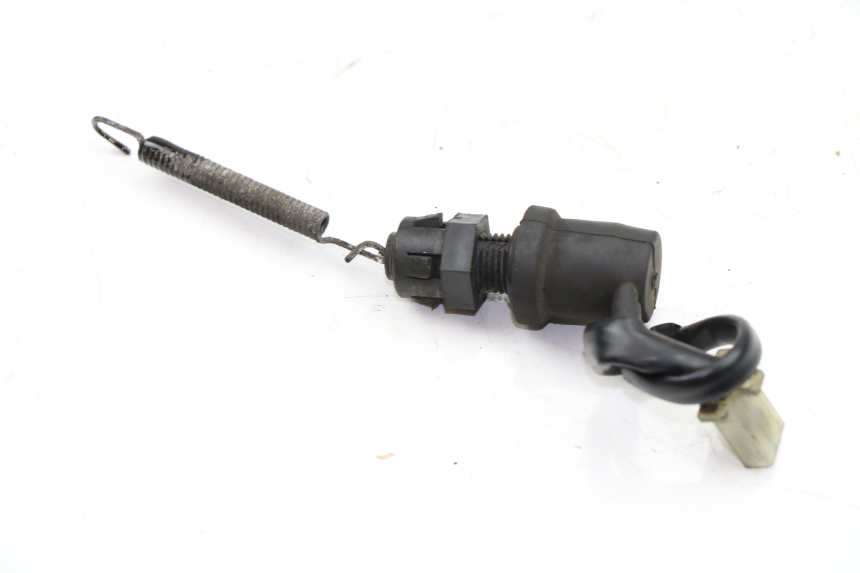 photo de CONTACTEUR FEU STOP ARRIERE YAMAHA XJS DIVERSION 600 (2000 - 2003) - Gros plan technique