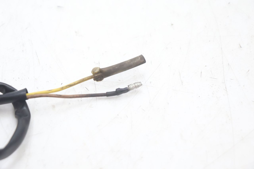 photo de CONTACTEUR FEU STOP ARRIERE YAMAHA XV VIRAGO 535 (1988 - 2004) - Gros plan technique