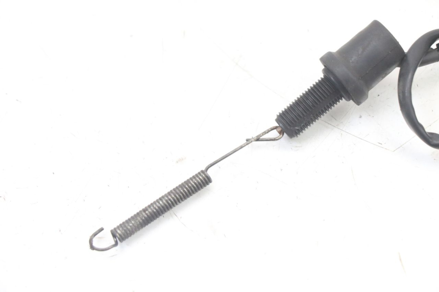 photo de CONTACTEUR FEU STOP ARRIERE YAMAHA FZS FAZER 600 (2001 - 2003) - Autre angle de vue