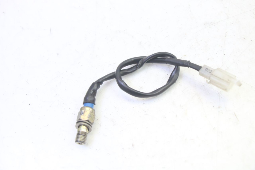 photo de CONTACTEUR FEU STOP DROIT ADIVA AD3 300 (2014 - 2020) - Détail de la pièce