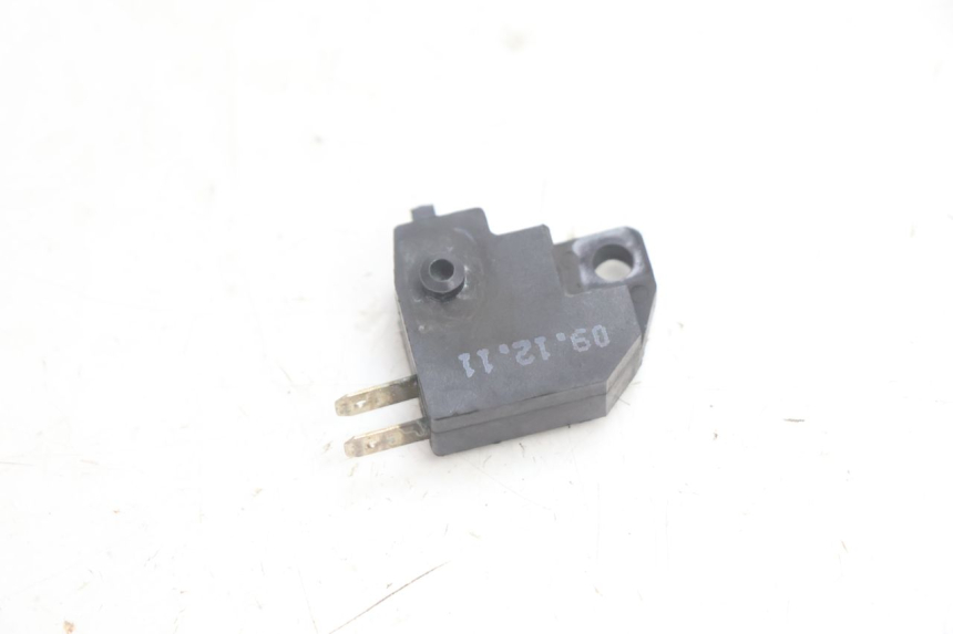 photo de CONTACTEUR FEU STOP DROIT KYMCO AGILITY 4T 50 (2005 - 2018) - Zoom état d’usage