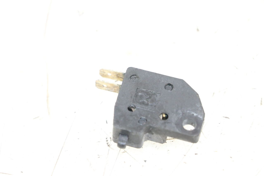 photo de CONTACTEUR FEU STOP DROIT KYMCO AGILITY FR 2T 50 (2012 - 2017) - Zoom état d’usage