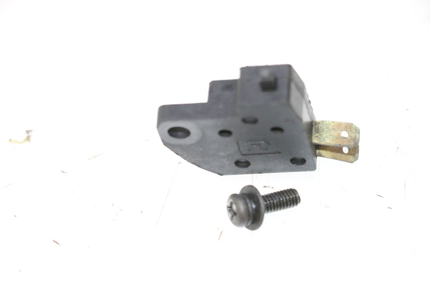 photo de CONTACTEUR FEU STOP DROIT KYMCO AGILITY FR 2T 50 (2012 - 2017) - Autre angle de vue