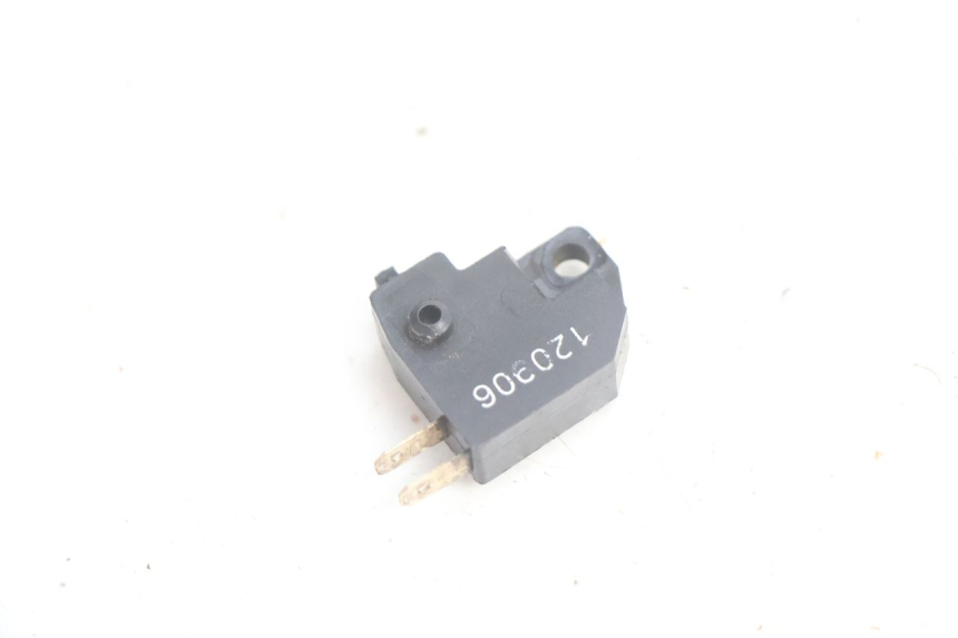 photo de CONTACTEUR FEU STOP DROIT KYMCO AGILITY FR 2T 50 (2012 - 2017) - Autre angle de vue