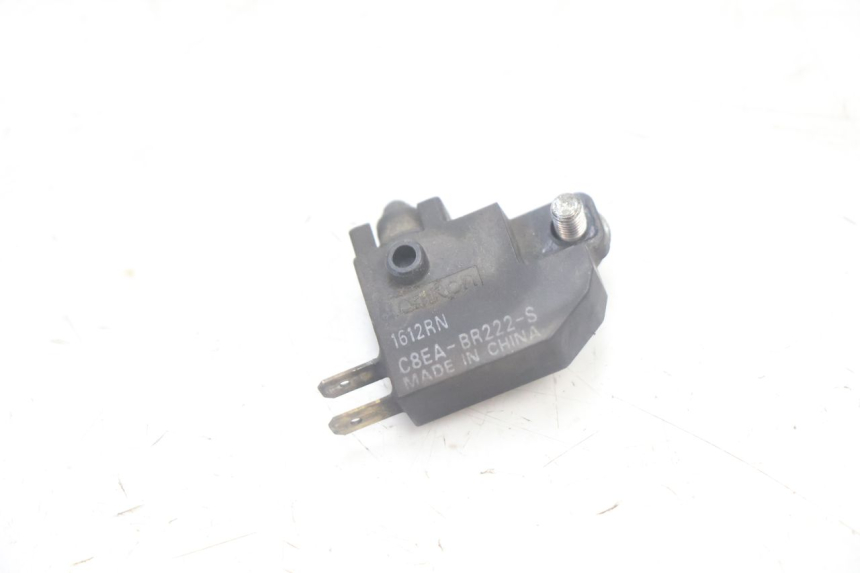 photo de CONTACTEUR FEU STOP DROIT SUZUKI BURGMAN EXECUTIVE ABS 650 (2006 - 2012) - Zoom état d’usage