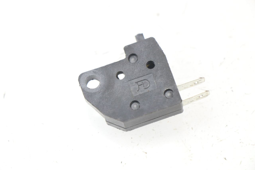 photo de CONTACTEUR FEU STOP DROIT S-RIDER CAPRI 2T 50 (2010 - 2017) - Zoom état d’usage