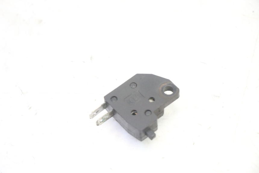 photo de CONTACTEUR FEU STOP DROIT ORCAL CAVARO 4T 50 (2019 - 2023) - Détail de la pièce