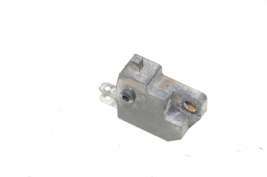 photo de CONTACTEUR FEU STOP DROIT KSR CODE 125 (2018 - 2020) - Zoom état d’usage