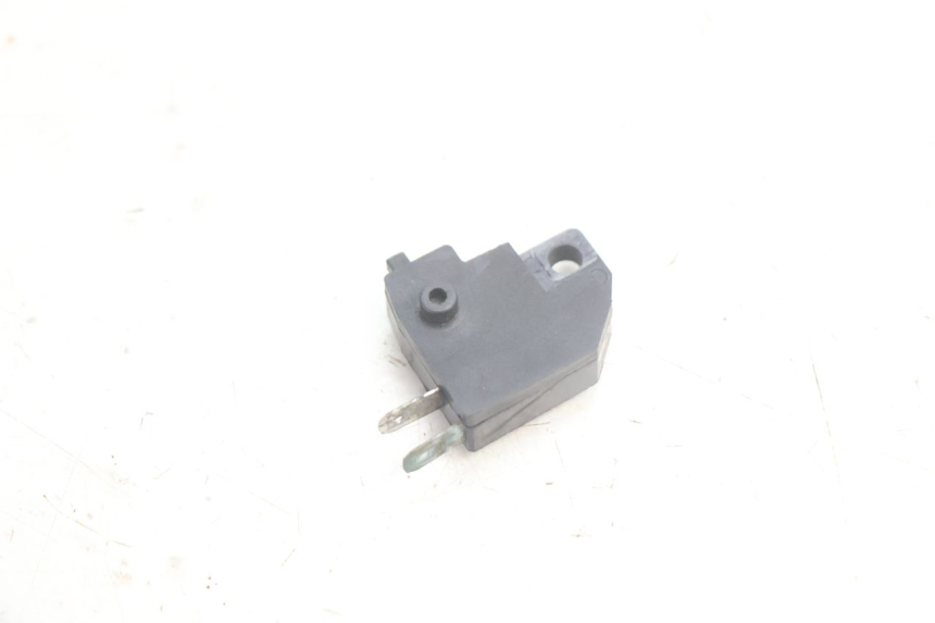 photo de CONTACTEUR FEU STOP DROIT CF MOTO E-CHARM 125 (2005 - 2008) - Zoom état d’usage