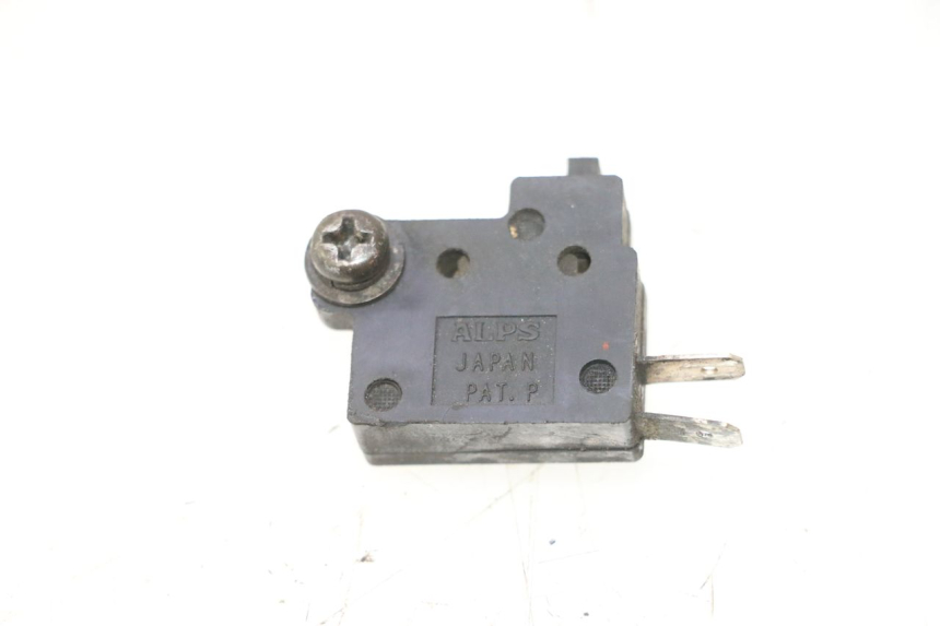 photo de CONTACTEUR FEU STOP DROIT HONDA FES PANTHEON 2T 125 (1998 - 2002) - Zoom état d’usage
