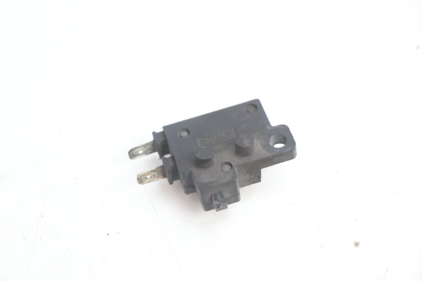 photo de CONTACTEUR FEU STOP DROIT YAMAHA FJR 1300 (2001 - 2005) - Détail de la pièce