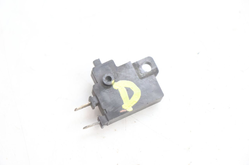 photo de CONTACTEUR FEU STOP DROIT YAMAHA FJR 1300 (2001 - 2005) - Zoom état d’usage