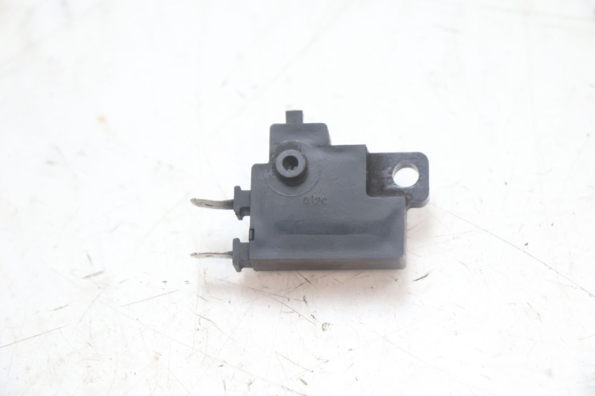 photo de CONTACTEUR FEU STOP DROIT HONDA FJS SILVER WING SILVERWING 400 (2005 - 2008) - Zoom état d’usage