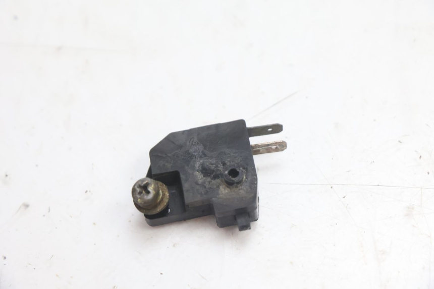 photo de CONTACTEUR FEU STOP DROIT KAWASAKI GPX F ZX750F 750 (1986 - 1990) - Détail de la pièce