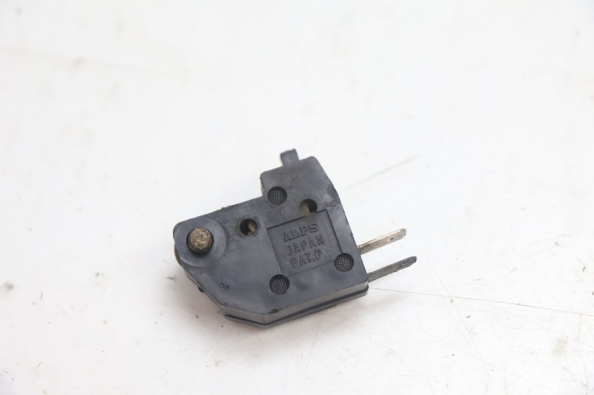 photo de CONTACTEUR FEU STOP DROIT KAWASAKI GPX F ZX750F 750 (1986 - 1990) - Autre angle de vue