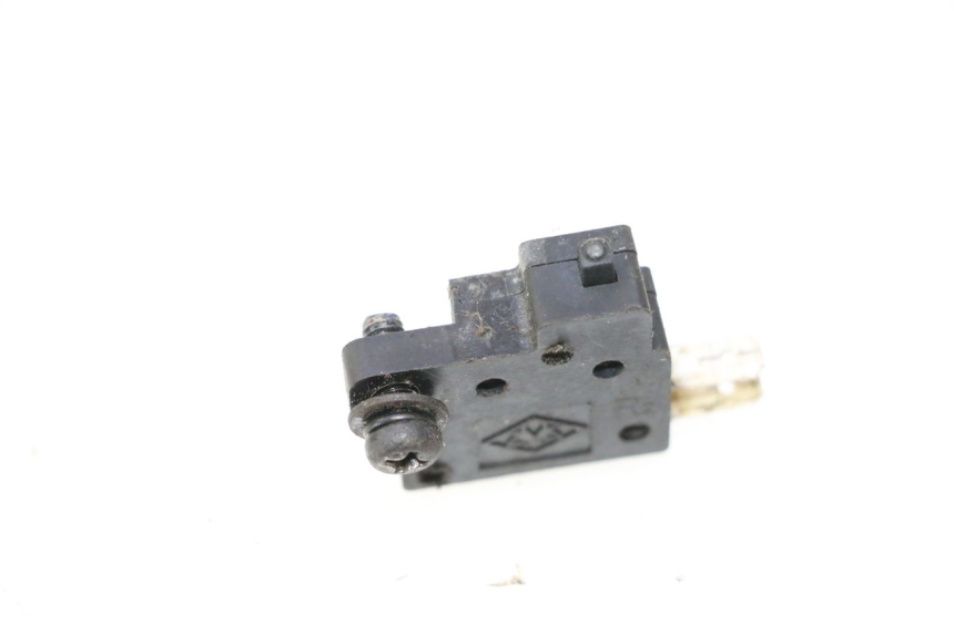 photo de CONTACTEUR FEU STOP DROIT KYMCO GRAND DINK 125 (2008 - 2014) - Zoom état d’usage