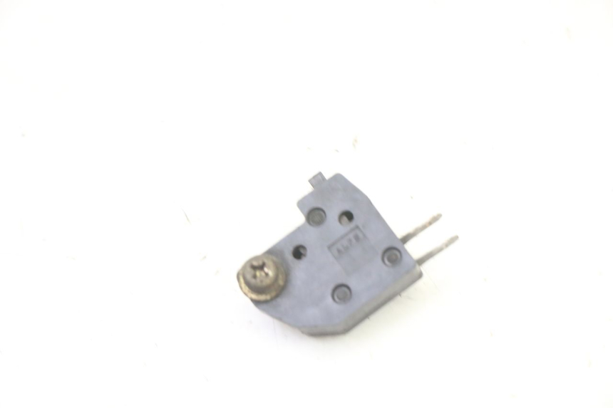photo de CONTACTEUR FEU STOP DROIT SUZUKI GS GSE 500 (2001 - 2003) - Vue principale