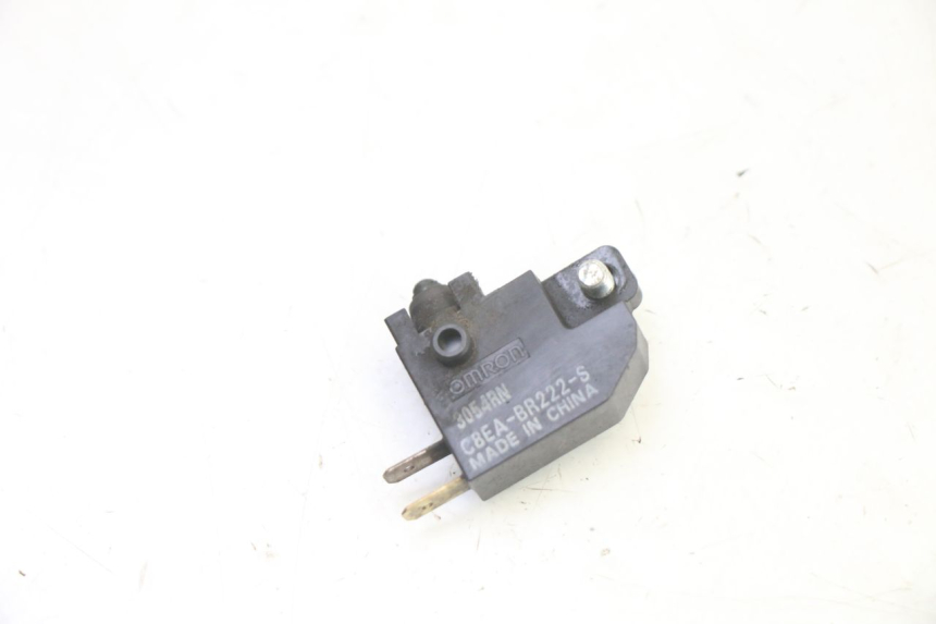 photo de CONTACTEUR FEU STOP DROIT SUZUKI GSR 750 (2011 - 2017) - Zoom état d’usage