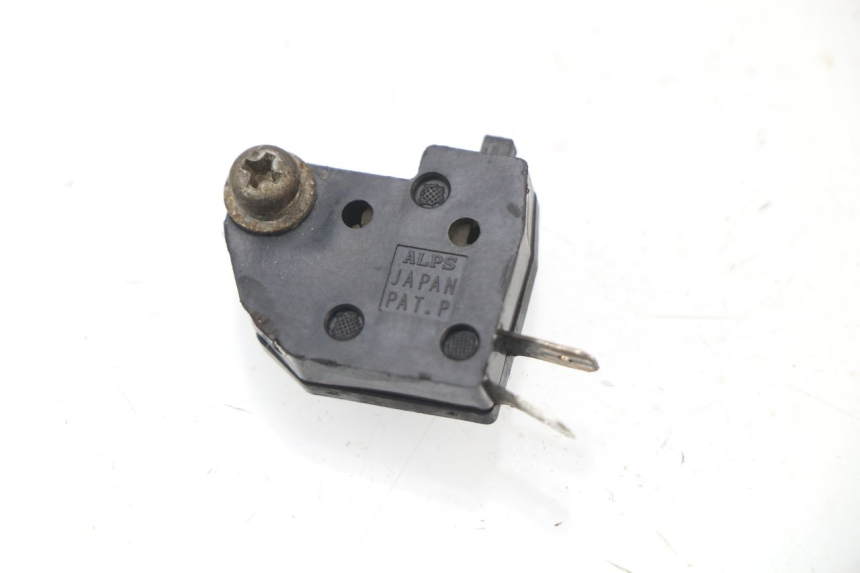 photo de CONTACTEUR FEU STOP DROIT SUZUKI GSXF GSX F 600 (1988 - 1997) - Vue principale
