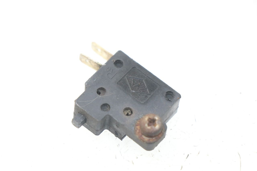 photo de CONTACTEUR FEU STOP DROIT SYM GTS EFI ABS 125 (2012 - 2016) - Vue principale