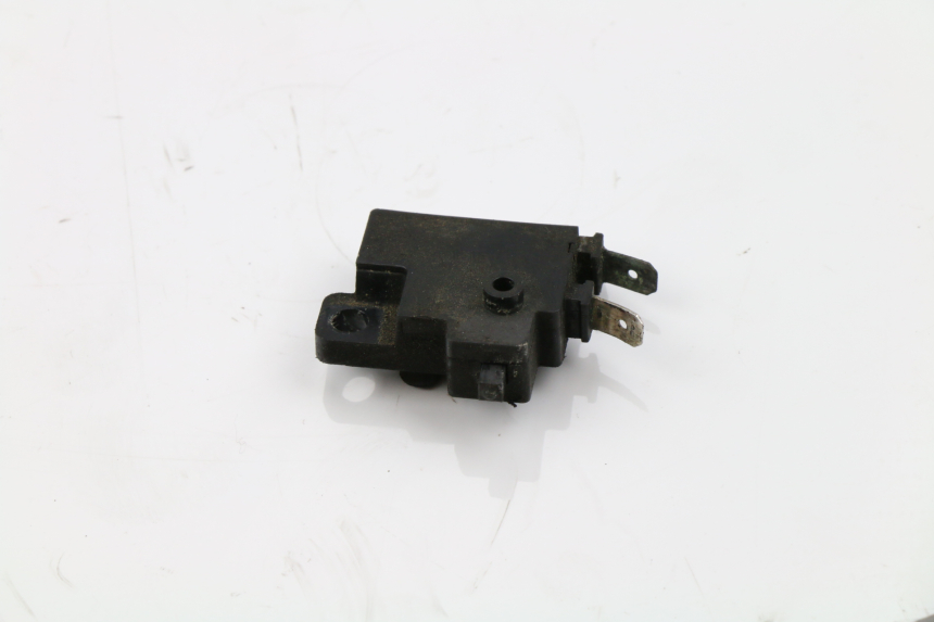 photo de CONTACTEUR FEU STOP DROIT HONDA CBR F 600 (1996 - 1998) - Zoom état d’usage