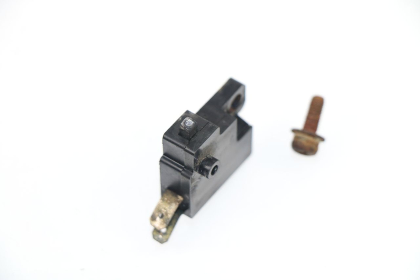 photo de CONTACTEUR FEU STOP DROIT HONDA VF 1000 (1984 - 1988) - Détail de la pièce