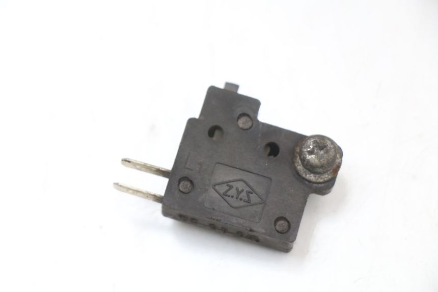 photo de CONTACTEUR FEU STOP DROIT SYM JOYRIDE EVO 125 (2009 - 2016) - Vue principale