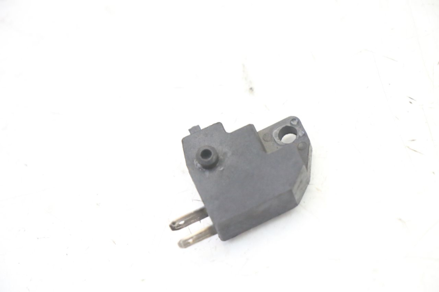 photo de CONTACTEUR FEU STOP DROIT PEUGEOT KISBEE 2T 50 (2010 - 2017) - Autre angle de vue