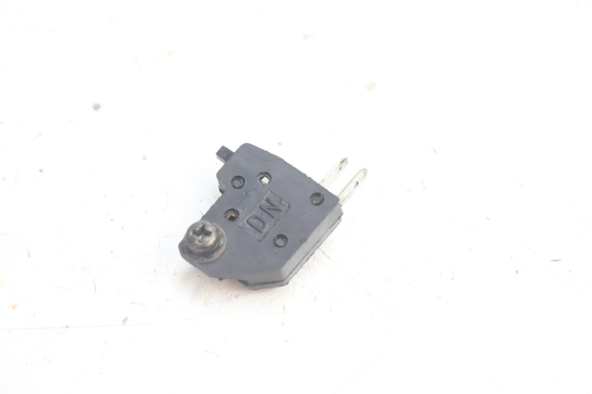 photo de CONTACTEUR FEU STOP DROIT PEUGEOT KISBEE 2T 50 (2010 - 2017) - Vue principale