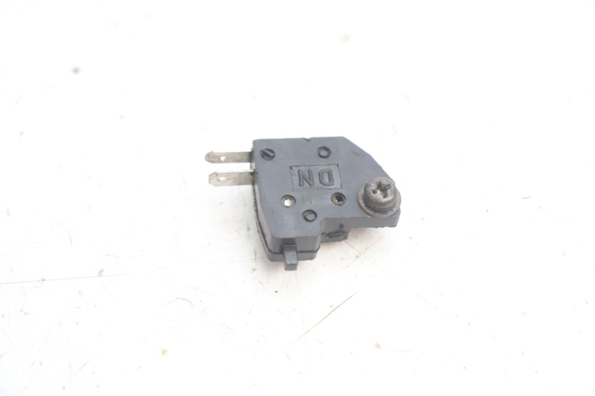 photo de CONTACTEUR FEU STOP DROIT PEUGEOT KISBEE 2T 50 (2010 - 2017) - Détail de la pièce