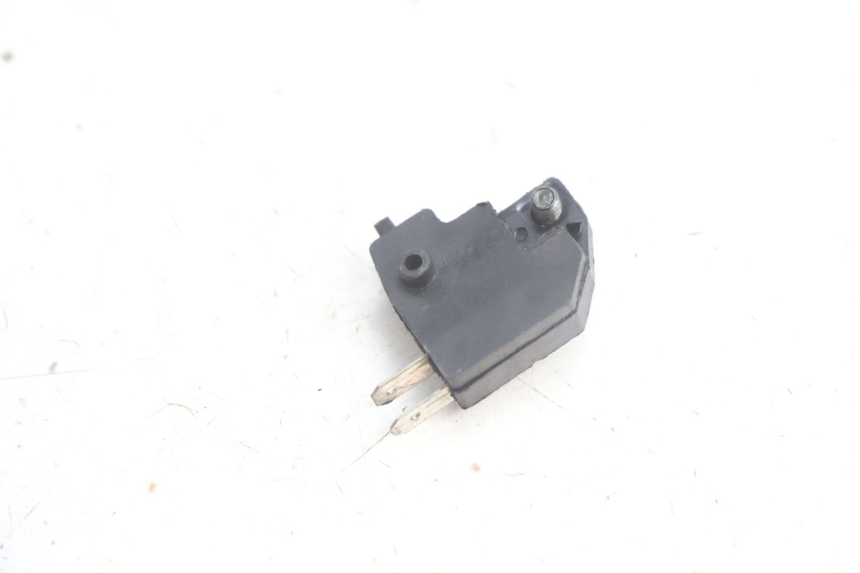 photo de CONTACTEUR FEU STOP DROIT PEUGEOT KISBEE 2T 50 (2010 - 2017) - Zoom état d’usage