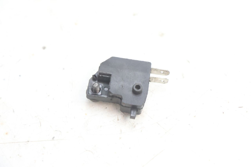 photo de CONTACTEUR FEU STOP DROIT PEUGEOT KISBEE 2T 50 (2010 - 2017) - Autre angle de vue