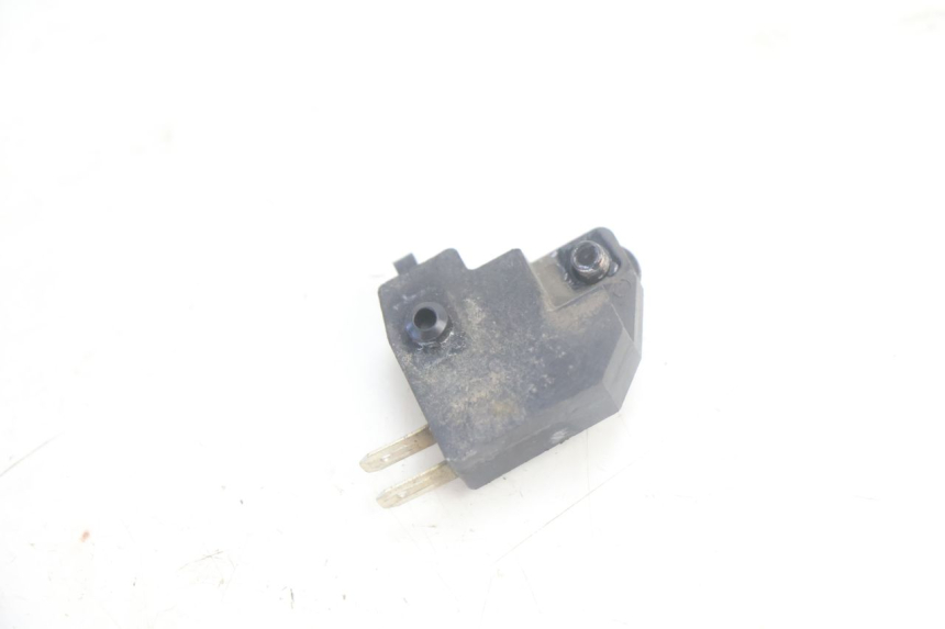 photo de CONTACTEUR FEU STOP DROIT PEUGEOT KISBEE 4T 50 (2018 - 2022) - Zoom état d’usage