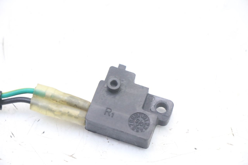 photo de CONTACTEUR FEU STOP DROIT KYMCO PEOPLE S 125 (2000 - 2008) - Vue d’ensemble