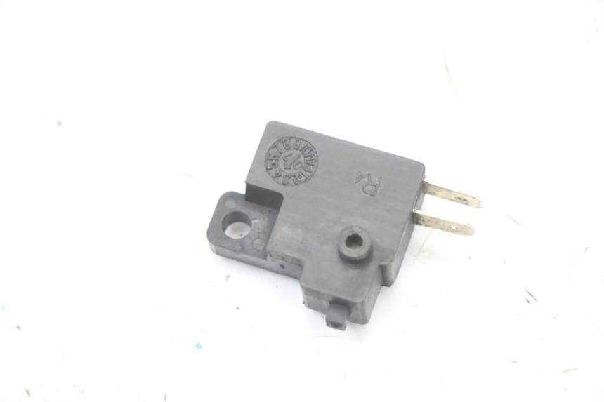 photo de CONTACTEUR FEU STOP DROIT KYMCO XCITING 500 (2007 - 2010) - Autre angle de vue