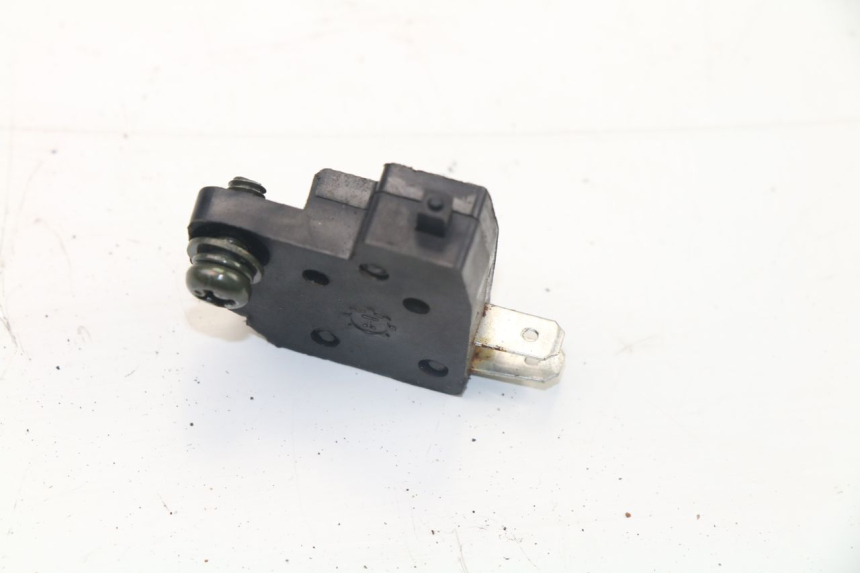 photo de CONTACTEUR FEU STOP DROIT SAMPO LY50QT-21 50 (2009 - 2014) - Zoom état d’usage