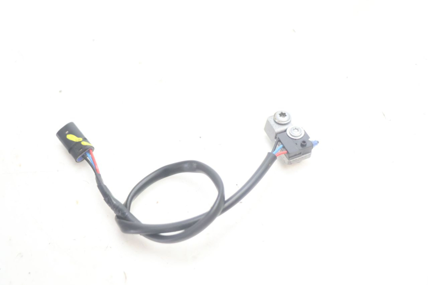photo de CONTACTEUR FEU STOP DROIT PIAGGIO MP3 HPE 530 (2022 - 2026) - Autre angle de vue