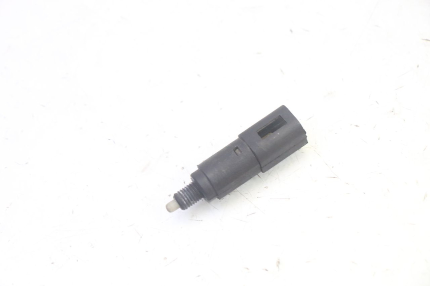 photo de CONTACTEUR FEU STOP DROIT PIAGGIO MP3 125 (2006 - 2014) - Vue principale