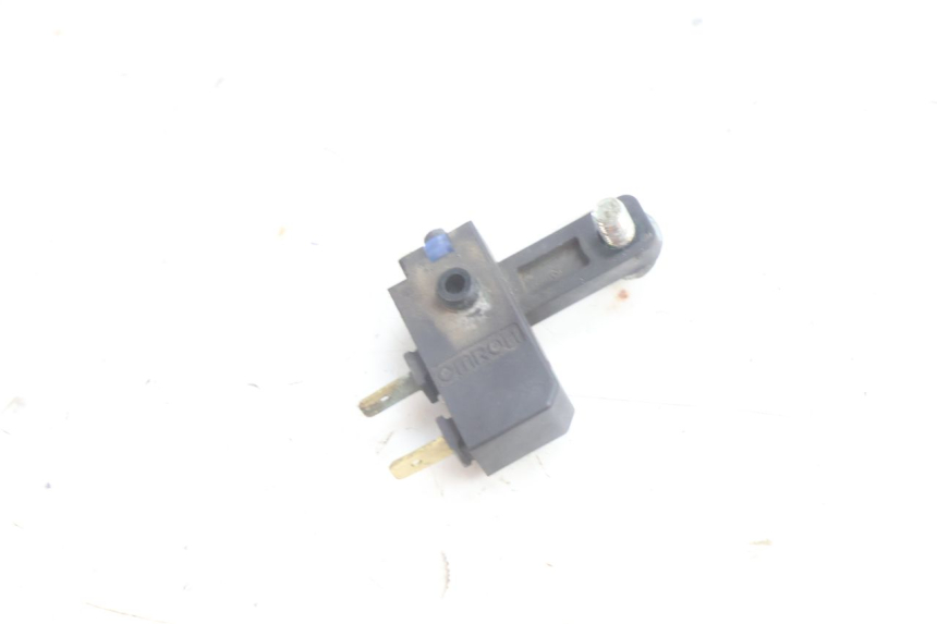 photo de CONTACTEUR FEU STOP DROIT YAMAHA N-MAX NMAX 125 (2021 - 2024) - Zoom état d’usage